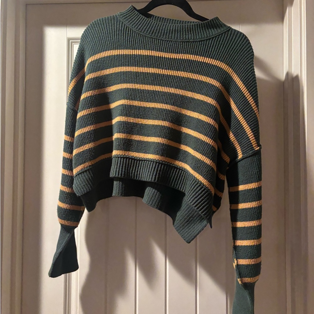 Free People Green and Tan Cropped Sweater| Size XS